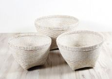 Koše a košíky z ratanu a bambusu ručně vyrobené