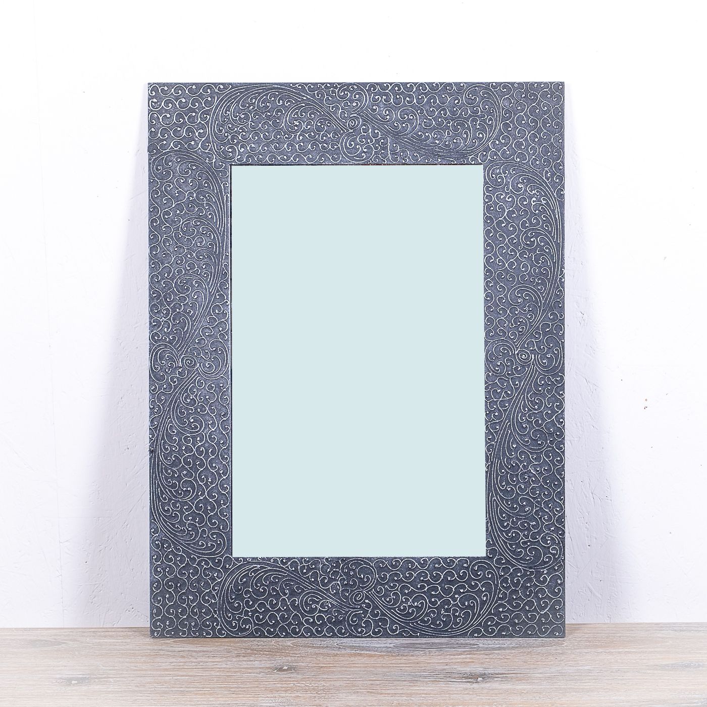 Zrcadlo s dřevěným dekorativním rámem, ruční práce - ID1703316