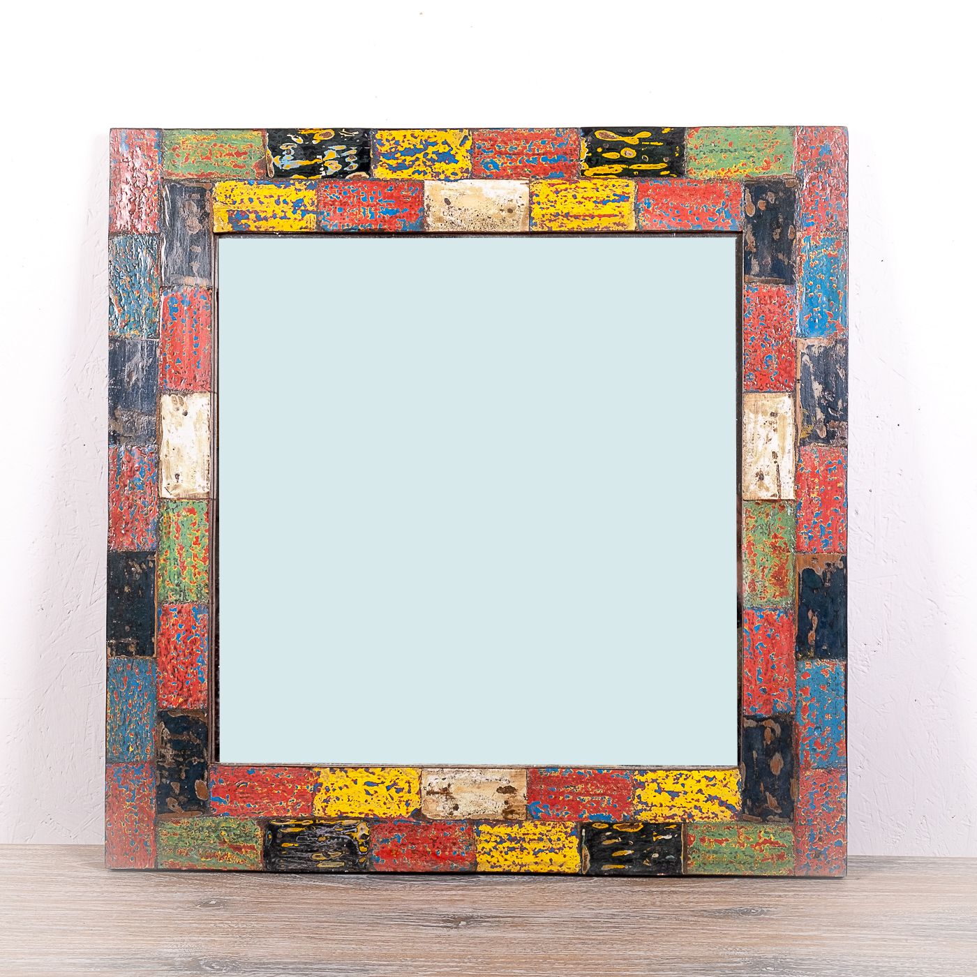 Zrcadlo s dřevěným vyřezávaným rámem 80 x 80 cm, ruční práce - ID155-001
